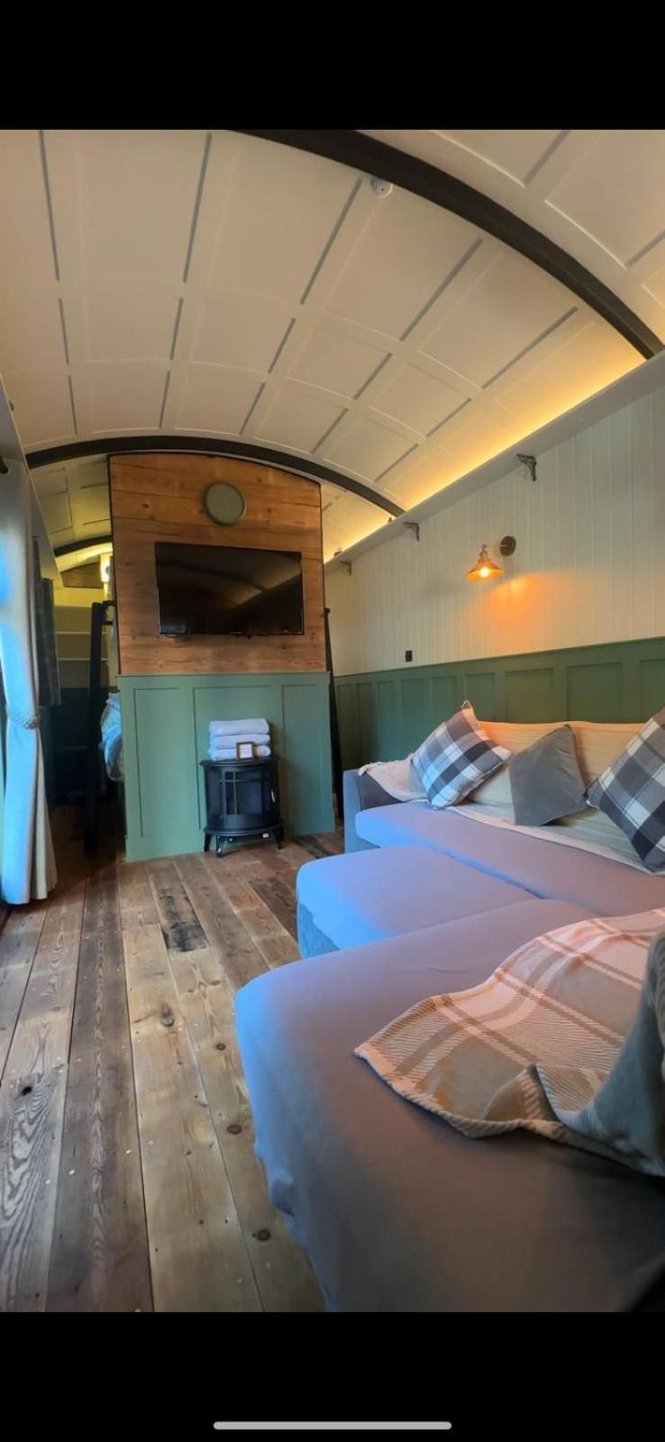 The Holly Hut Hotel Burton  Eksteriør billede