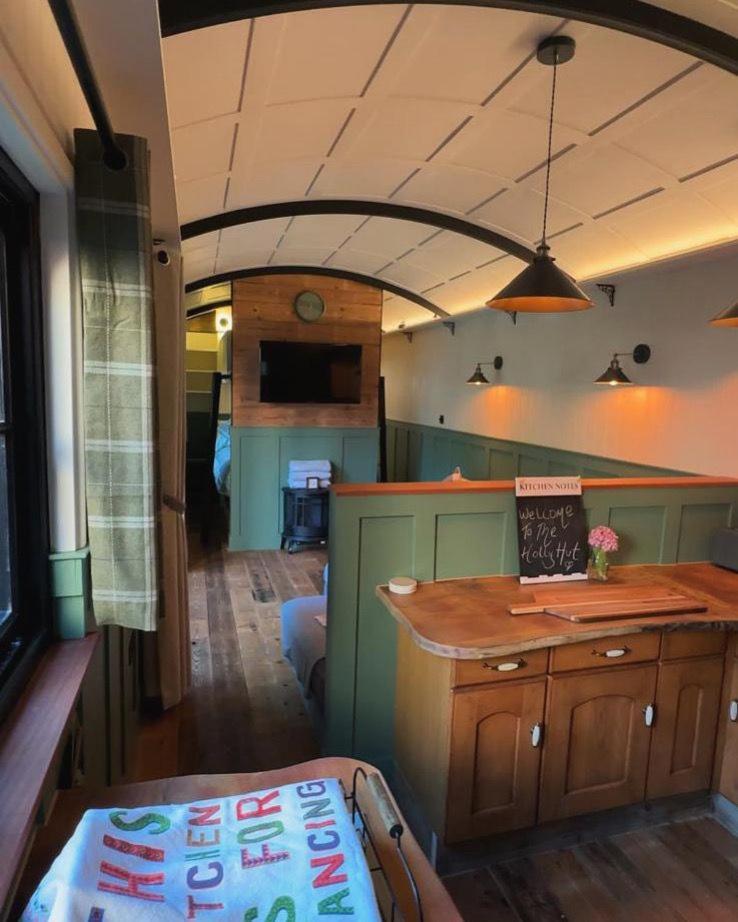 The Holly Hut Hotel Burton  Eksteriør billede