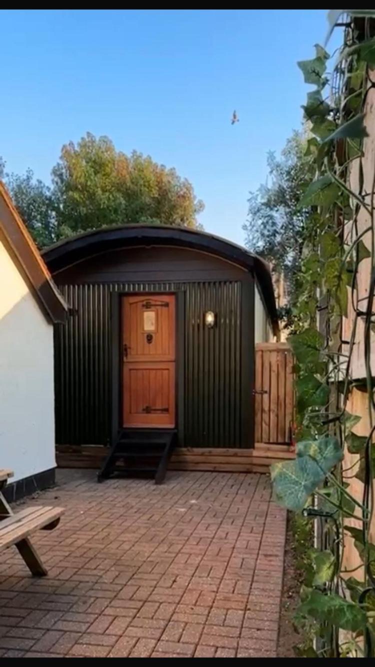The Holly Hut Hotel Burton  Eksteriør billede